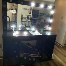 Woman’s Or Child’s Vanity 