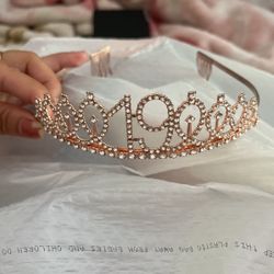  19 Tiara