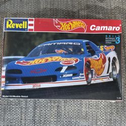 Revell Hot Wheels CAMARO 1:25 Factory Sealed #7357 Model Kit