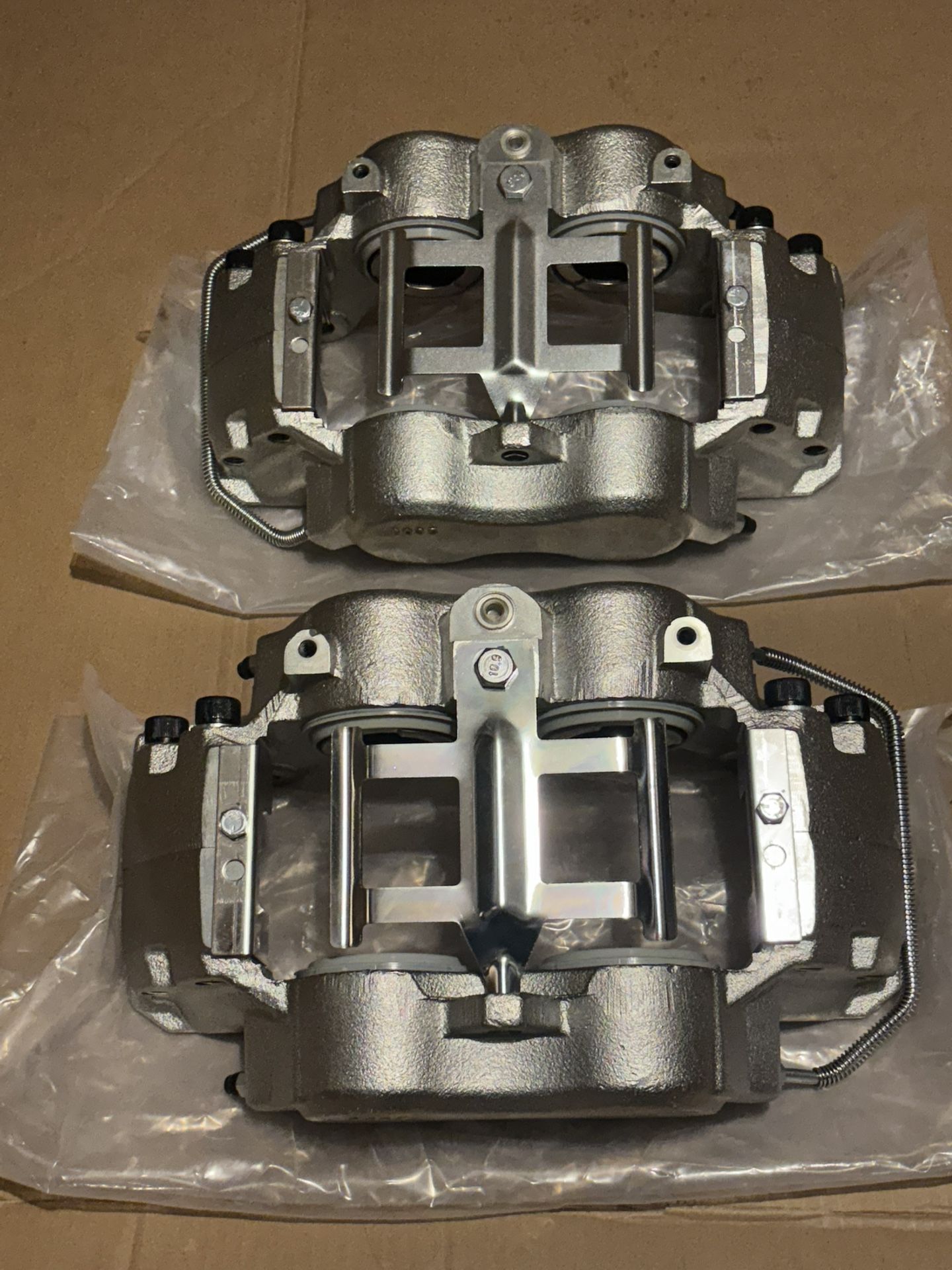 Dics Brake Caliper w/ 4-piston for Chevy C4500 C5500 Kodiak GMC Ford Isuzu Hino