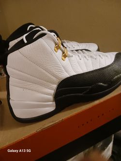 Air Jordan 12 retro size 9 in the Box
