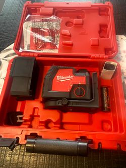 Milwaukee Green 100 ft Cross Line and Plumb Points Rechargeable Laser Level