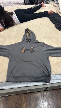 UnderArmour sweater