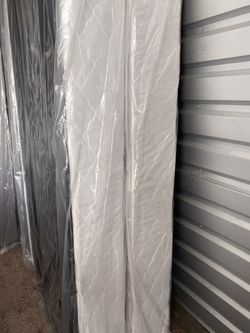 New King B0X SPRING. Delivery Is Available 