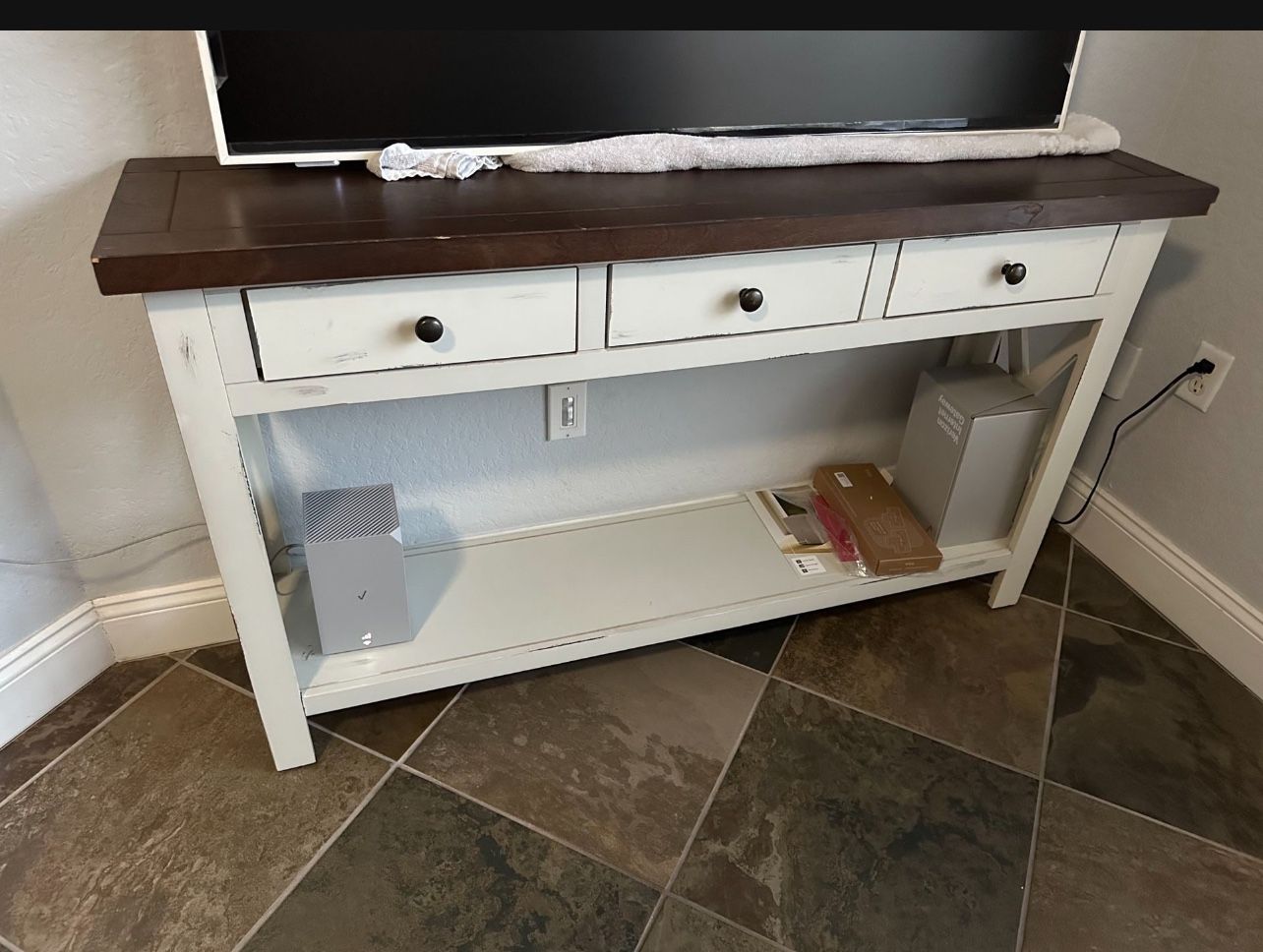 TV STAND