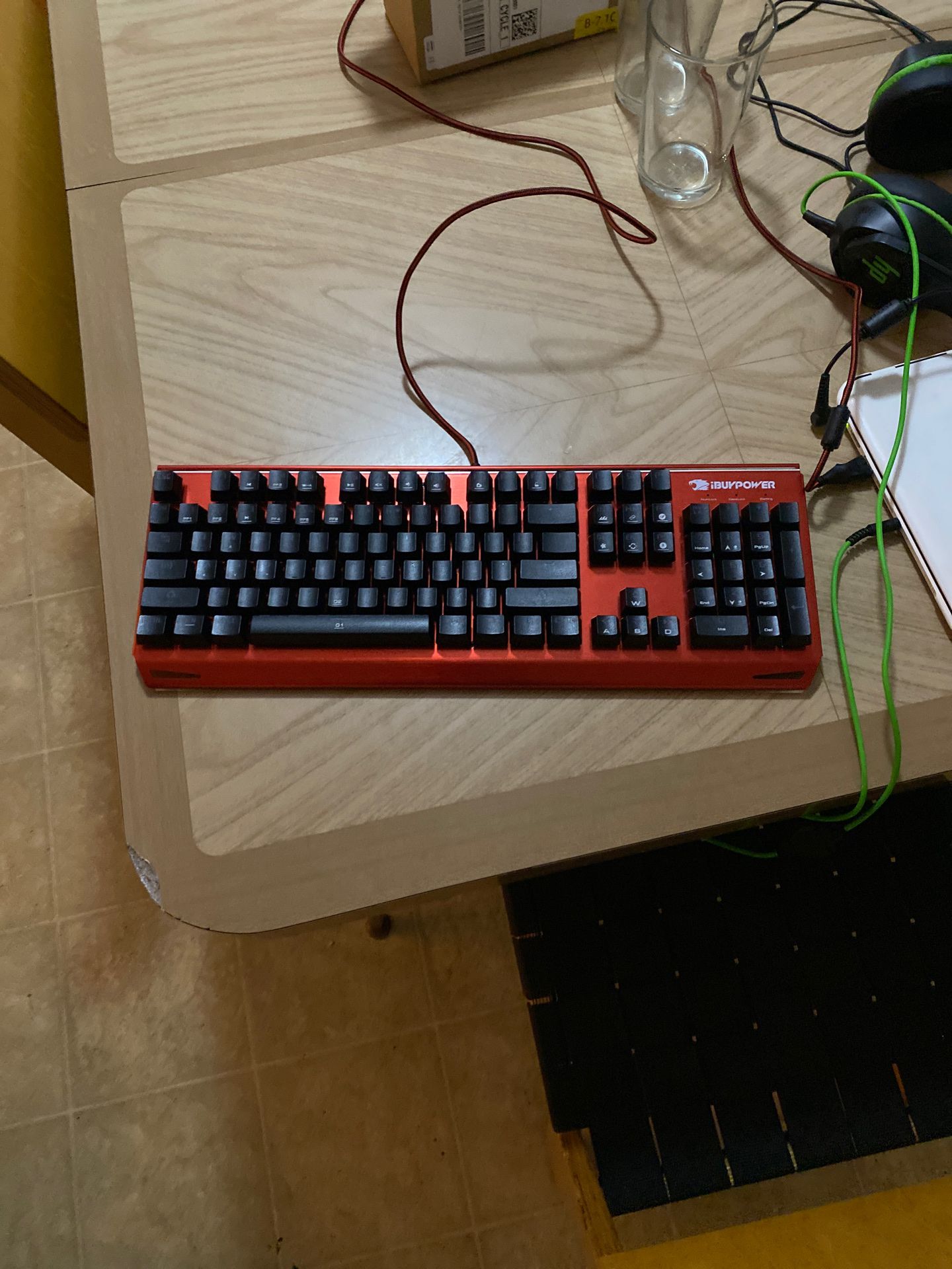 IBuyPower gaming keyboard with rgb