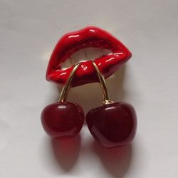 ***NEW***SEXY CHERRY MOUTH BROOCH 