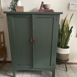 Cabinet/Armoire