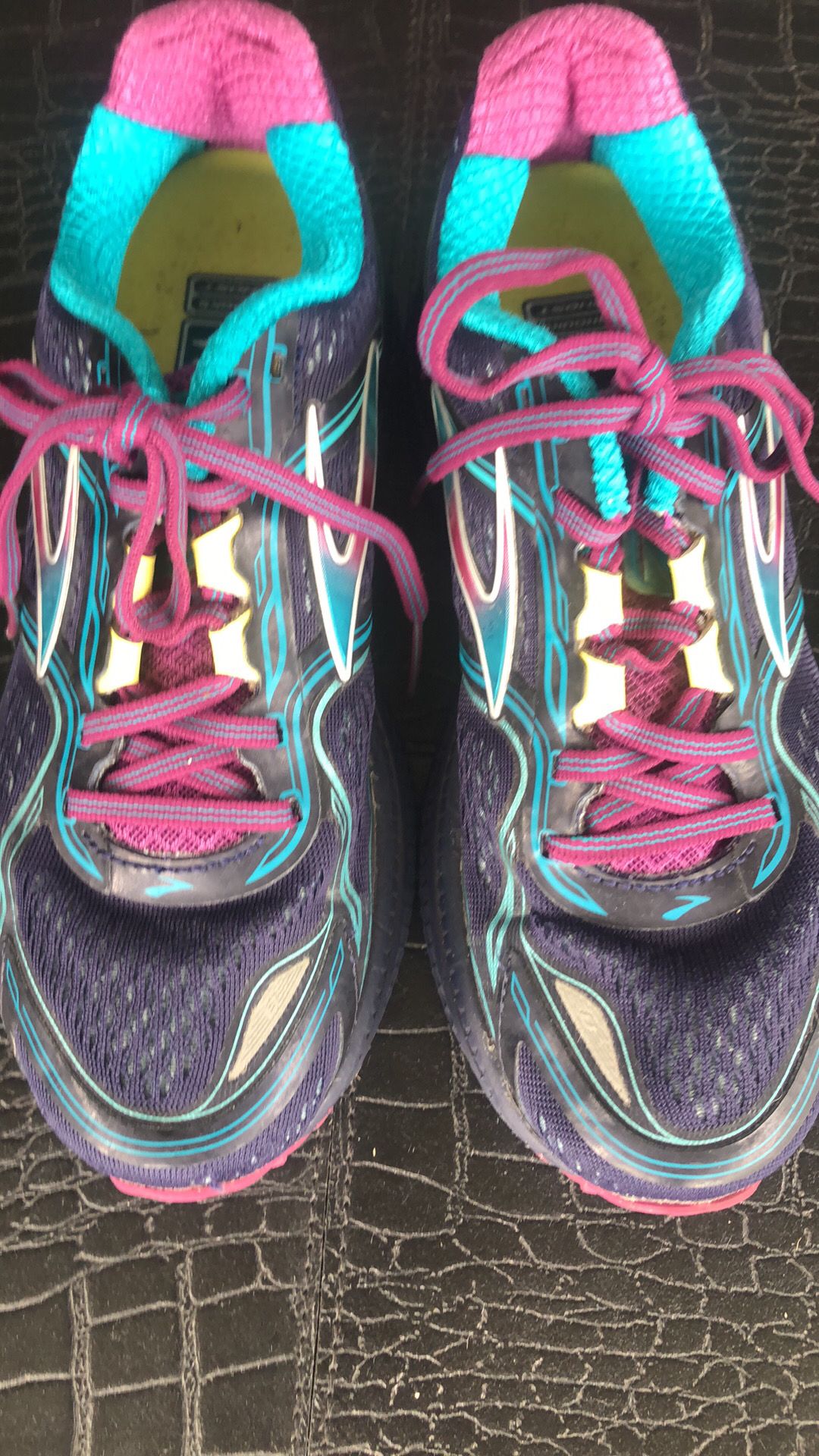 Woman’s Sneaker Size 7