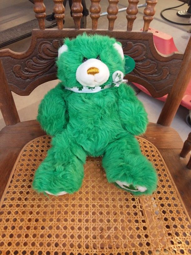 2002 build a bear collector shamrock green teddy bear never played with