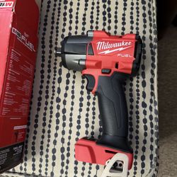 Milwaukee 1/2 Torque Impact Wrench W/ Friction Ring 