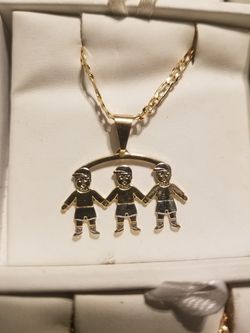 Cadena con dige de 3 hermanos de oro laminado