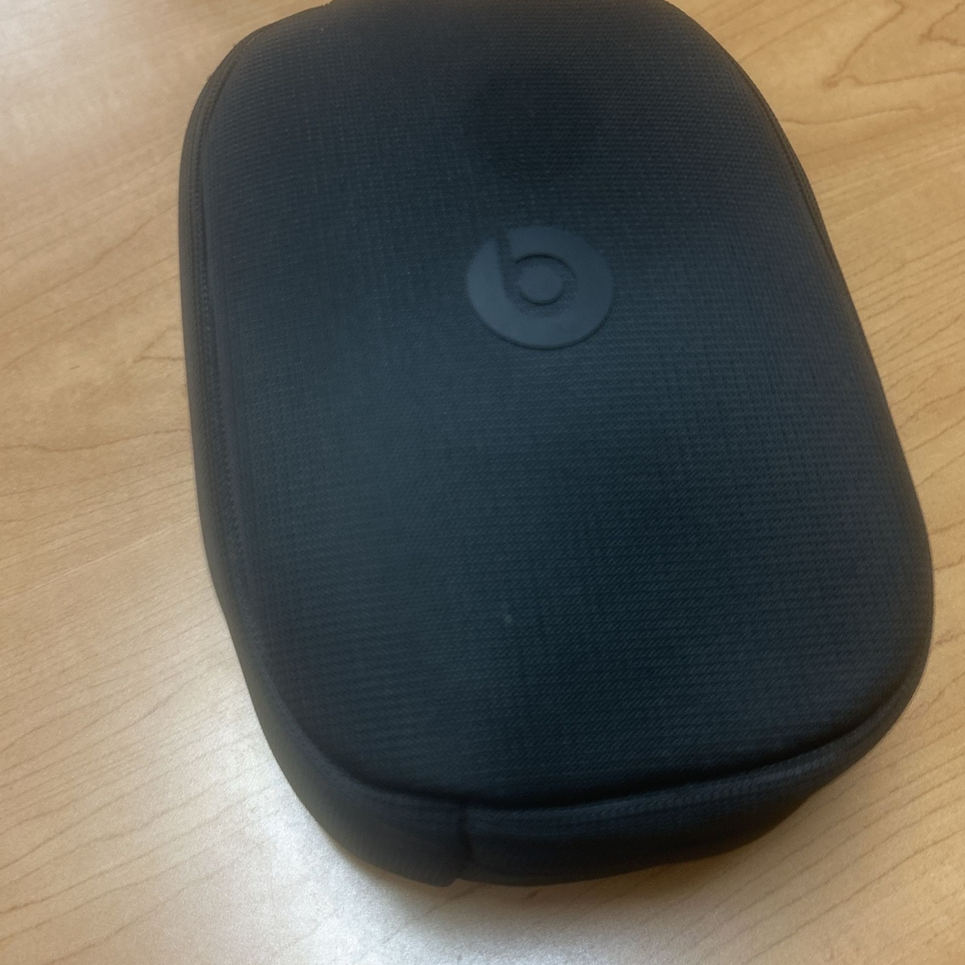 Black Beats Studio Pro.