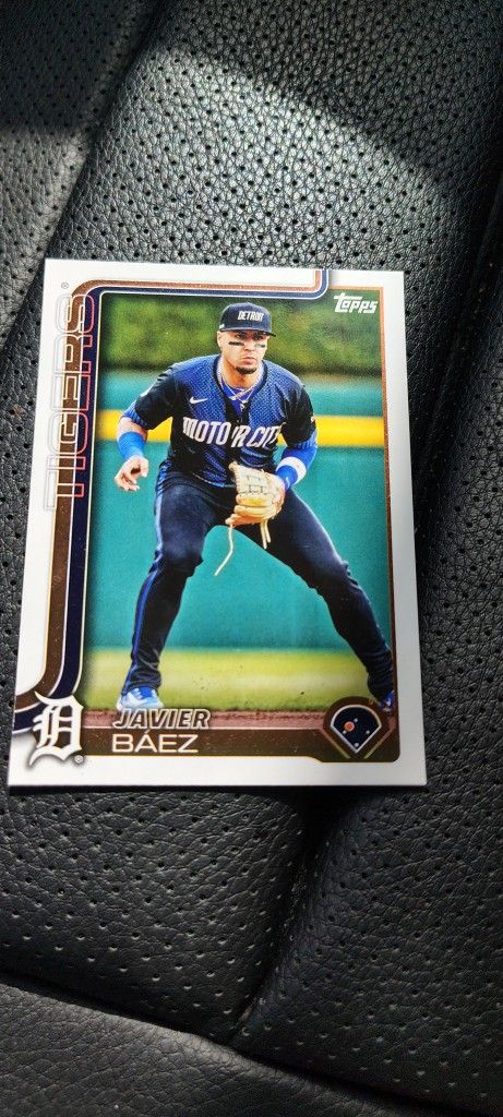 Topps 2025 baseball card Javier Baez #545