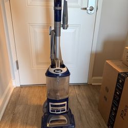 Shark Upright Vacuum, Navigator Lift-Away Deluxe with Large Dust Cup Capacity, HEPA Filter
