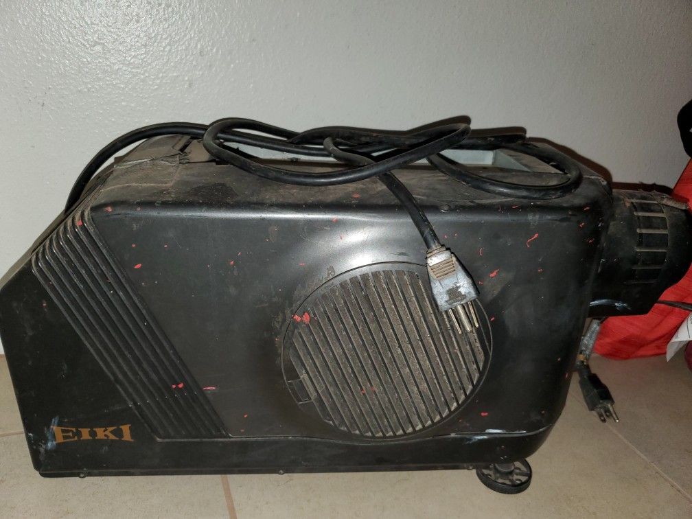 EIKI LC-300 Color Video Projector