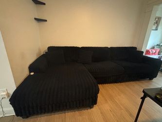 COUCH FOR SALE !!MOVING NEED GONE TODAY