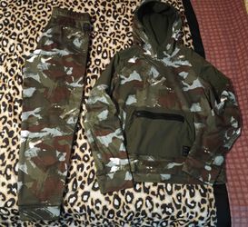 Athletic Works Young Men's Camo Print Athletic Wear PULLOVER HOODIE FLEECE AND PANTS SET - SIZE XXL 18 - LIKE NEW