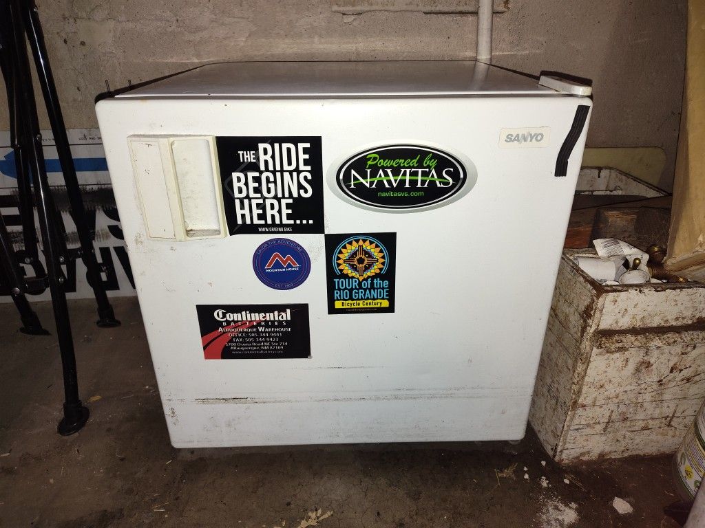 SANYO Mini Fridge