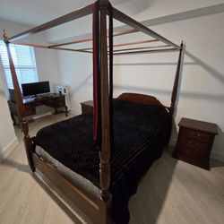 Thomasville Canopy Queen Bedroom Set