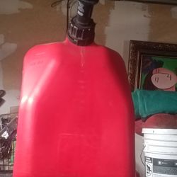 2 Gallons 8oz Genuine Blitz Gas Can And 5 Gallons Scepter Gas Can
