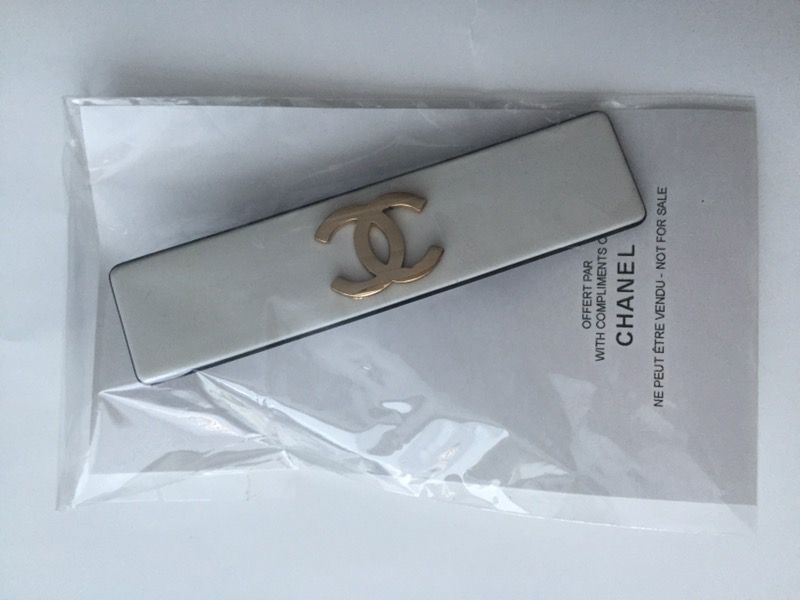 Brand new Chanel VIP gift hair clip for Sale in West Hollywood, CA - OfferUp