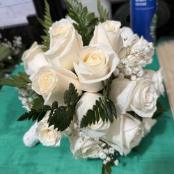 White Roses Bridal Fresh Flowers Bouquet