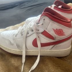 Air Jordan’s 1 Mid SE (GS) 