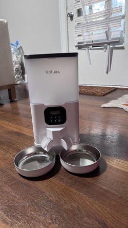 Automatic pet feeder