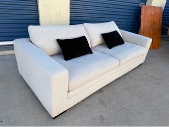 BEIGE LIVING SPACES SOFA 🌟