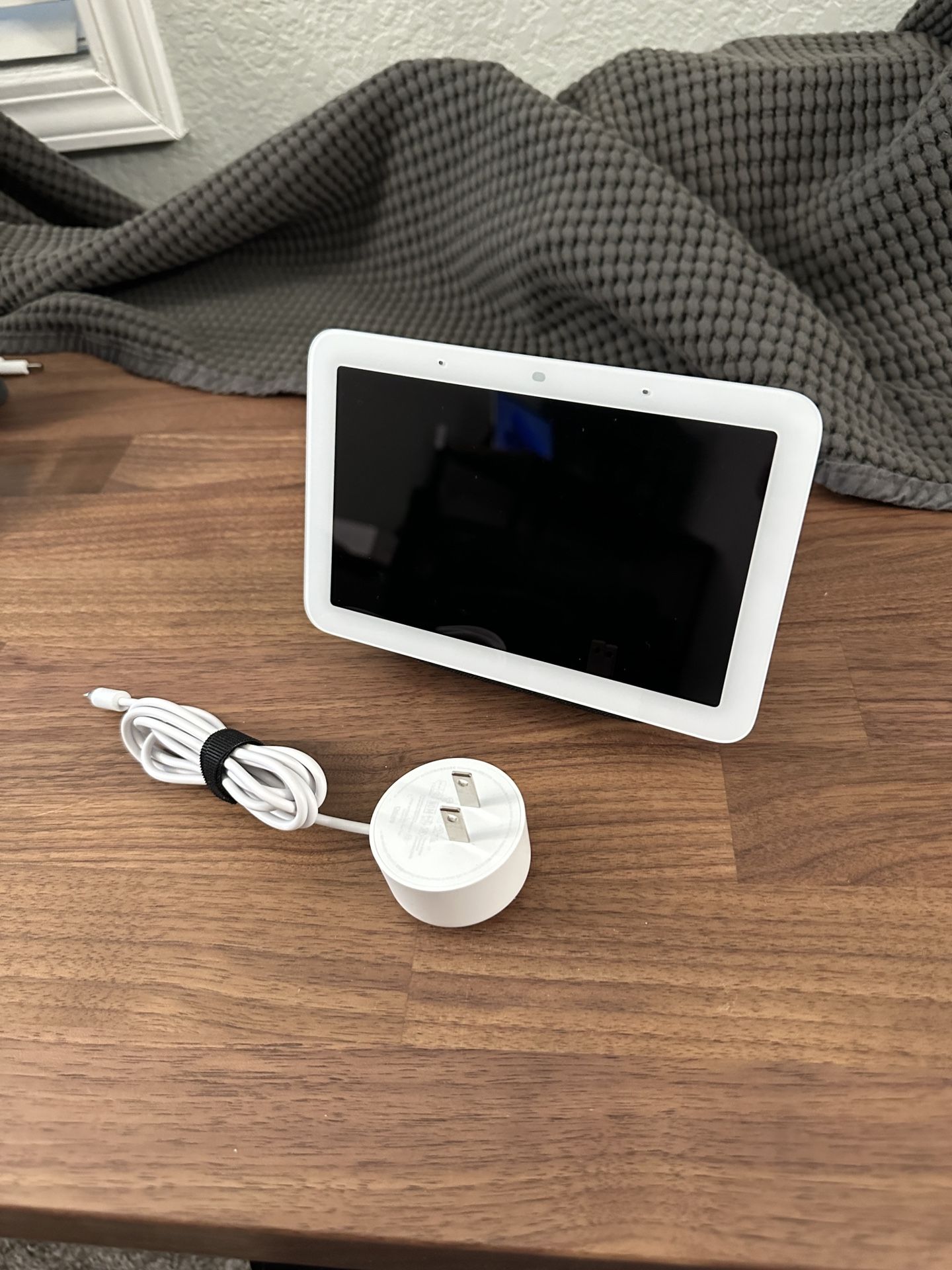Bundle (2): Google Nest Hub 2nd Gen, Smart Display
