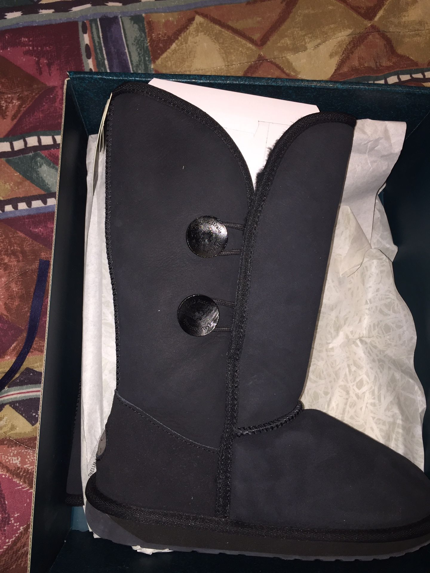 Brand new EMU women’s 9 boots