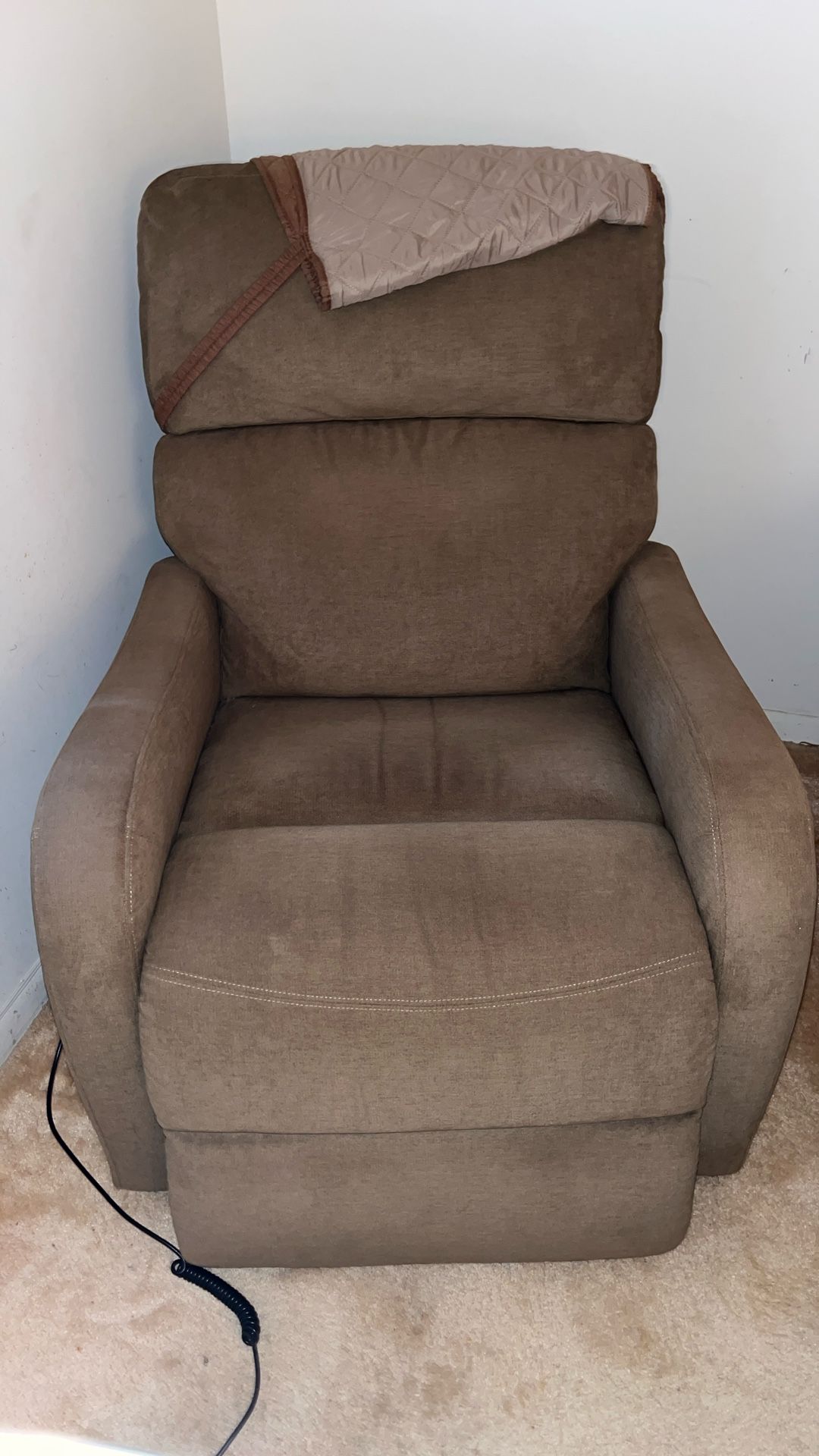 RECLINER LIFT CHAIR