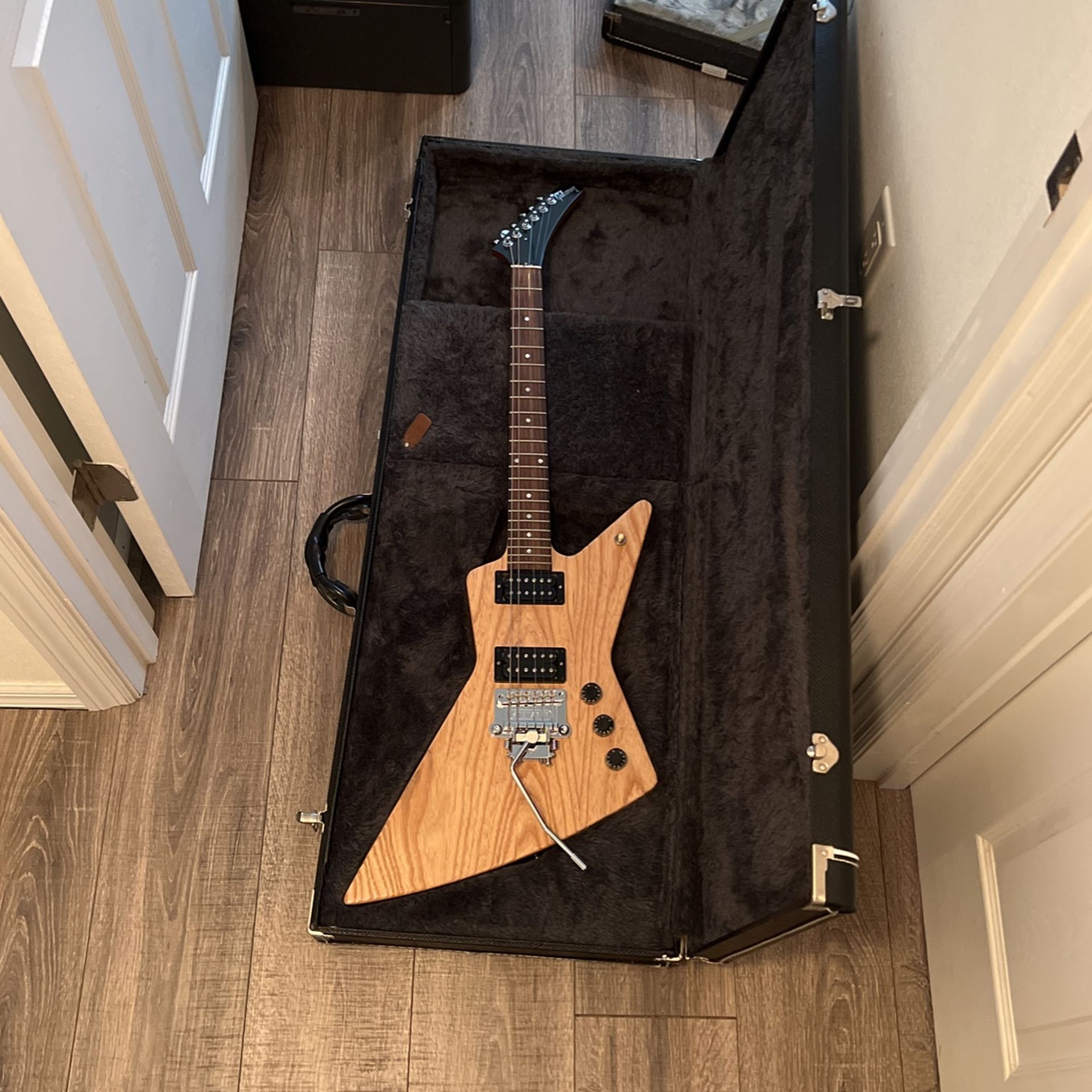 2005 Gibson Explorer lightweight Swamp Ash Natural