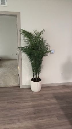 Realistic artificial plant