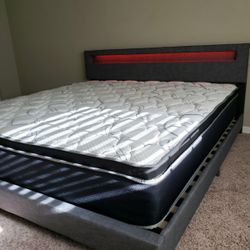 NEW QUEEN-SIZE PILLOW TOP MATTRESS AND BOX SPRING 