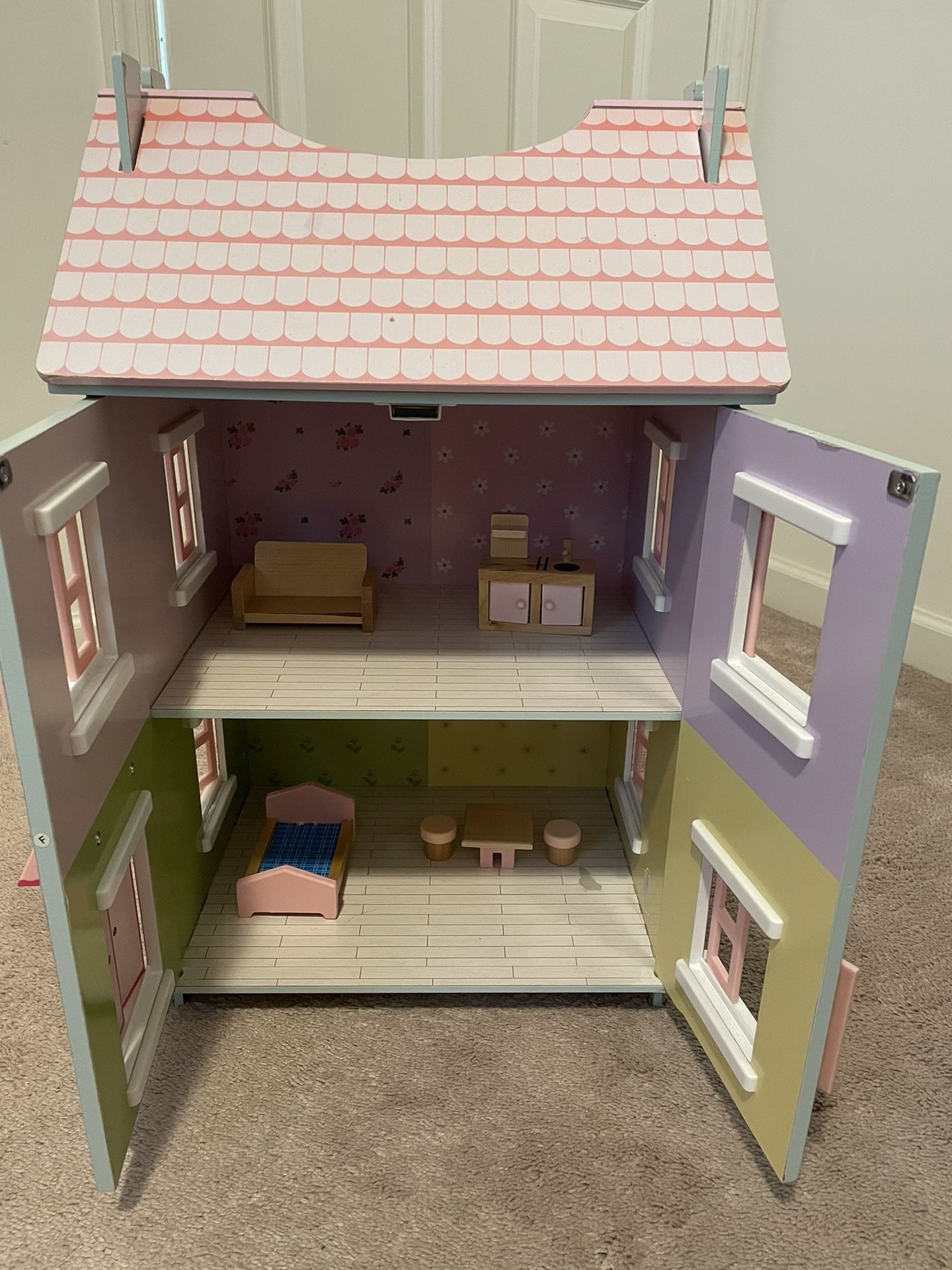 Girls Doll House- Rarely Used. Excellent Condition