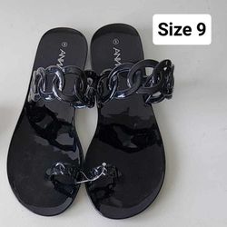 New Women’s Sandals Size 9