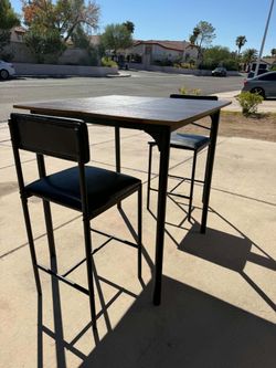 New dining table with 2 chairs