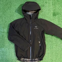 Black arc’teryx jacket