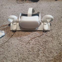 Quest 2 ( With Charging Station & 2 Controllers)