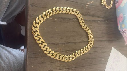 Gold Cuban HEAVY chain Comes with Same Braclet