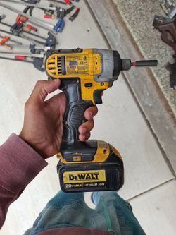 DEWALT 20V MAX Impact Driver with 4Ah Battery - Works - No Charger