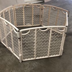 28 Inch High Plastic Good Condition Folding Play Area For Your Dog