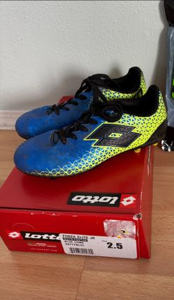 Youth soccer cleats- in EUC! 