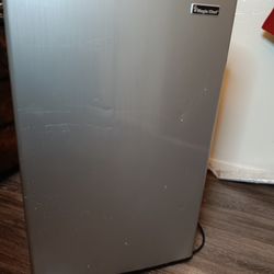 Magic Chef Mini Fridge — Super Cold & Quiet — $100  FIRM
