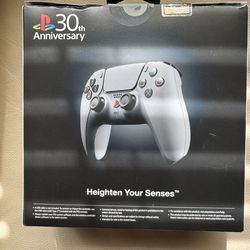 30th Anniversary PS5 controller