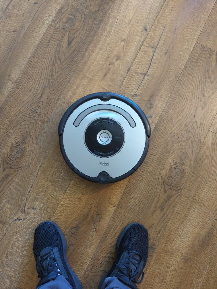 Roomba Irobot Vacuum Pet Edition With Extras