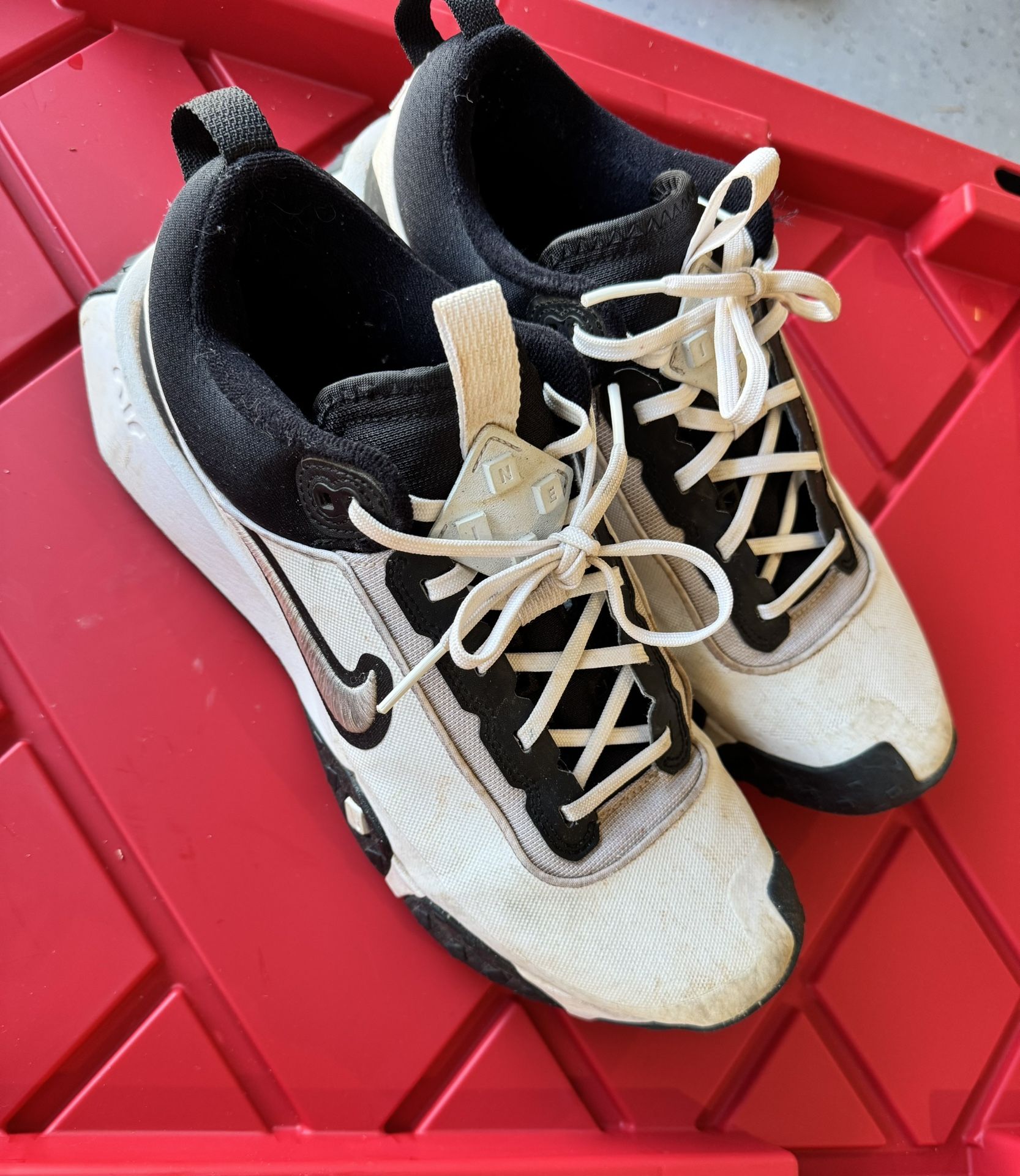 Nike Air Diamond Varsity Turf Size 11.5