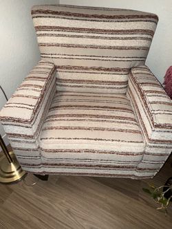 Accent chair-wide arm